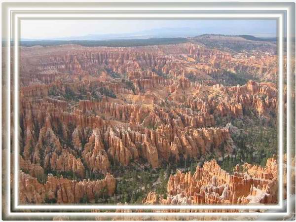 Un faible aperu de l'Amphithatre de Bryce Canyon qui couvre en totalit :180